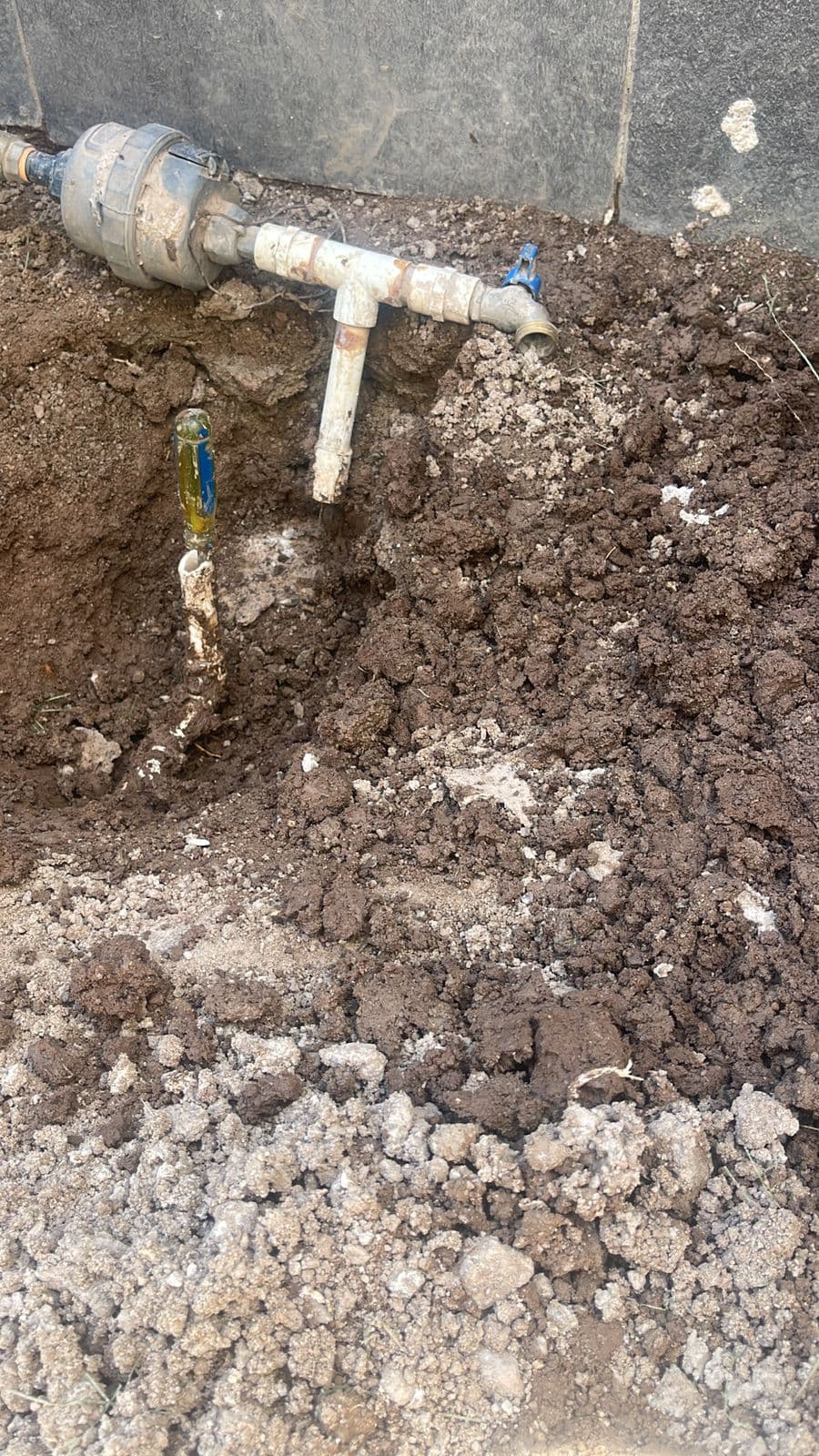 Detección de fuga de agua oculta con equipo especializado